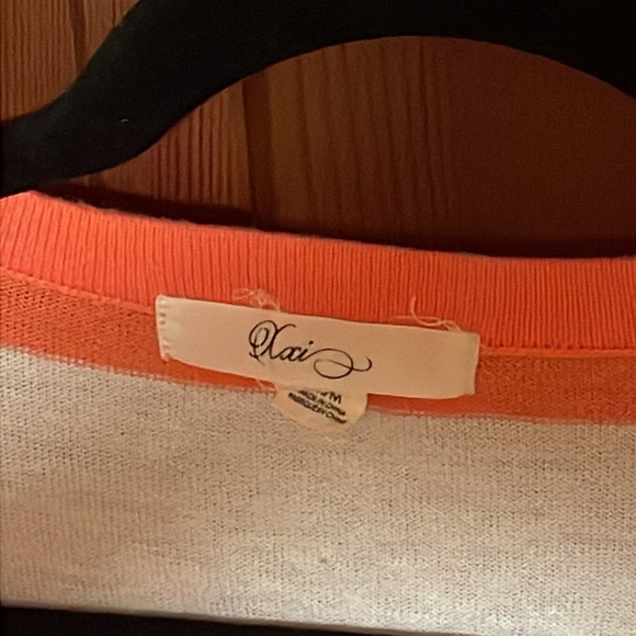 White & sherbet orange striped button sweater, with two front pockets size M - Picture 3 of 4